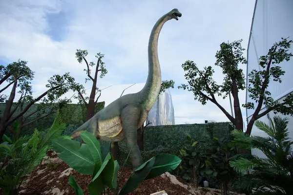 Madrid 'deki Casa de Campo' daki SAURIOS, ExHIBITION manzarası. 28 Mart 2025, Madrid