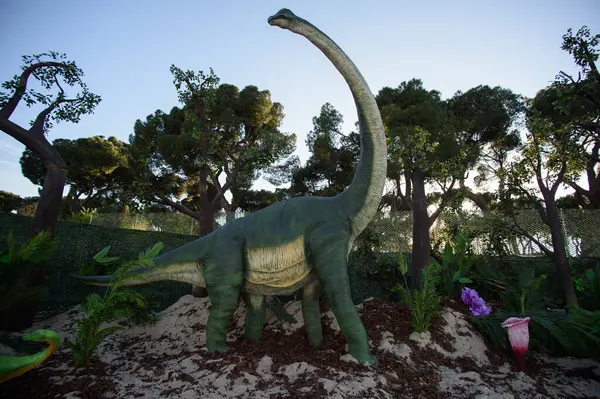 Madrid 'deki Casa de Campo' daki SAURIOS, ExHIBITION manzarası. 28 Mart 2025, Madrid