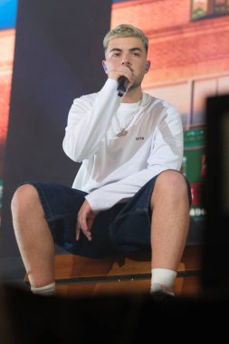 Porto Rikolu şarkıcı Raul Clyde, 29 Mart 2025 'te Madrid' deki Palacio Vistalegre 'de verdiği konserde sahne aldı..