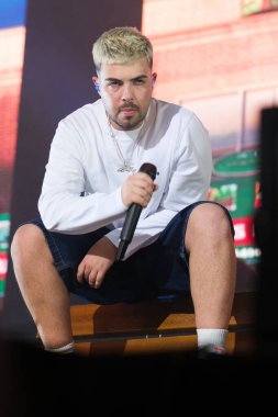 Porto Rikolu şarkıcı Raul Clyde, 29 Mart 2025 'te Madrid' deki Palacio Vistalegre 'de verdiği konserde sahne aldı..