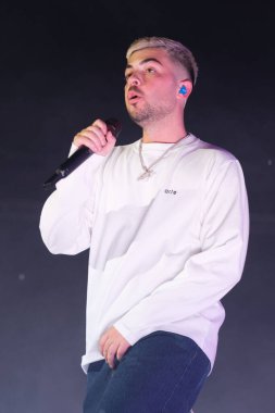 Porto Rikolu şarkıcı Raul Clyde, 29 Mart 2025 'te Madrid' deki Palacio Vistalegre 'de verdiği konserde sahne aldı..