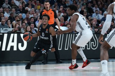 Madrid 'deki Real Madrid ile Paris Basketbol Ligi arasında oynanan Türk Hava Yolları EuroLeague karşılaşması sırasında Paris' in J Shorts takımı Madrid 'de 3 Nisan 2025 tarihinde İspanya' nın başkenti Movistar Arena 'da oynanmıştır.