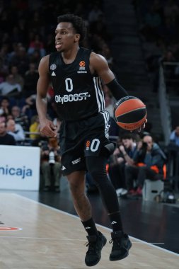 Madrid 'deki Real Madrid ile Paris Basketbol Ligi arasında oynanan Türk Hava Yolları EuroLeague karşılaşması sırasında Paris' in J Shorts takımı Madrid 'de 3 Nisan 2025 tarihinde İspanya' nın başkenti Movistar Arena 'da oynanmıştır.