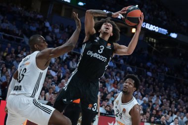 Paris Basketbol Ligi takımlarından Tyson Ward, Real Madrid ile Paris Basketbol arasında oynanan EuroLeague karşılaşması sırasında Madrid 'de 3 Nisan 2025' te Movistar Arena 'da oynandı.