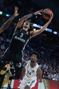 Paris Basketbol Ligi takımlarından Tyson Ward, Real Madrid ile Paris Basketbol arasında oynanan EuroLeague karşılaşması sırasında Madrid 'de 3 Nisan 2025' te Movistar Arena 'da oynandı.