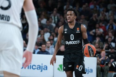 Madrid 'deki Real Madrid ile Paris Basketbol Ligi arasında oynanan Türk Hava Yolları EuroLeague karşılaşması sırasında Paris' in J Shorts takımı Madrid 'de 3 Nisan 2025 tarihinde İspanya' nın başkenti Movistar Arena 'da oynanmıştır.