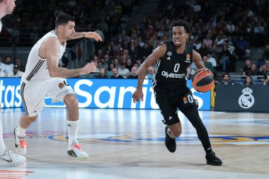 Madrid 'deki Real Madrid ile Paris Basketbol Ligi arasında oynanan Türk Hava Yolları EuroLeague karşılaşması sırasında Paris' in J Shorts takımı Madrid 'de 3 Nisan 2025 tarihinde İspanya' nın başkenti Movistar Arena 'da oynanmıştır.