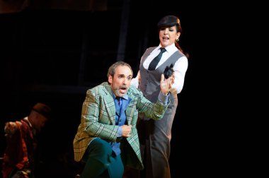 Şarkıcılar, 5 Nisan 2025 'te Madrid' deki Zarzuela Tiyatrosu 'nda sahnedeki EL BATEO operasının temsili sırasında konser verdiler.