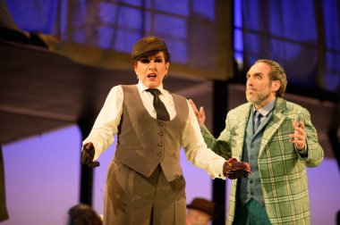 Şarkıcılar, 5 Nisan 2025 'te Madrid' deki Zarzuela Tiyatrosu 'nda sahnedeki EL BATEO operasının temsili sırasında konser verdiler.