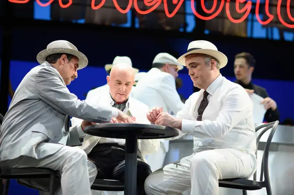 Şarkıcılar Los Angeles REVOLTOSA operasının temsili sırasında 5 Nisan 2025 'te Madrid' deki Zarzuela Tiyatrosu 'nda sahne almışlardır.