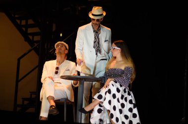 Şarkıcılar Los Angeles REVOLTOSA operasının temsili sırasında 5 Nisan 2025 'te Madrid' deki Zarzuela Tiyatrosu 'nda sahne almışlardır.