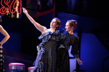 Şarkıcılar Los Angeles REVOLTOSA operasının temsili sırasında 5 Nisan 2025 'te Madrid' deki Zarzuela Tiyatrosu 'nda sahne almışlardır.