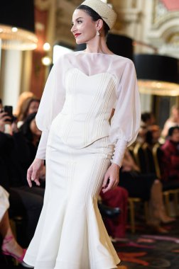 Madrid Moda Haftası sırasında Madrid Casino de Madrid 'de 6 Nisan 2025' te PASARELA ESPANOLA 'dan kreasyonlar sergilenmektedir.