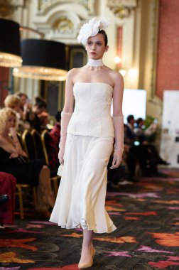 Madrid Moda Haftası sırasında Madrid Casino de Madrid 'de 6 Nisan 2025' te PASARELA ESPANOLA 'dan kreasyonlar sergilenmektedir.