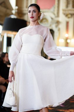 Madrid Moda Haftası sırasında Madrid Casino de Madrid 'de 6 Nisan 2025' te PASARELA ESPANOLA 'dan kreasyonlar sergilenmektedir.