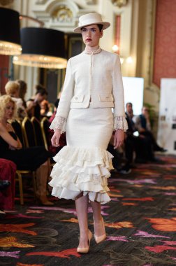 Madrid Moda Haftası sırasında Madrid Casino de Madrid 'de 6 Nisan 2025' te PASARELA ESPANOLA 'dan kreasyonlar sergilenmektedir.