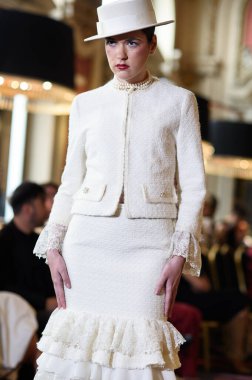 Madrid Moda Haftası sırasında Madrid Casino de Madrid 'de 6 Nisan 2025' te PASARELA ESPANOLA 'dan kreasyonlar sergilenmektedir.