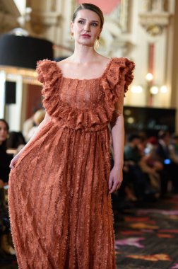 Madrid Moda Haftası sırasında Madrid Casino de Madrid 'de 6 Nisan 2025' te PASARELA ESPANOLA 'dan kreasyonlar sergilenmektedir.