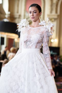 Madrid Moda Haftası sırasında Madrid Casino de Madrid 'de 6 Nisan 2025' te PASARELA ESPANOLA 'dan kreasyonlar sergilenmektedir.