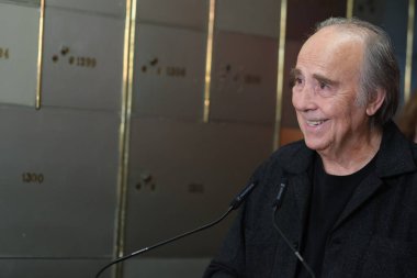 Şarkıcı söz yazarı Joan Manuel Serrat, 10 Nisan 2025 tarihinde İspanya 'nın Madrid şehrinde Cervantes Enstitüsü' nde düzenlenen bir anma töreninde. 