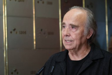 Şarkıcı söz yazarı Joan Manuel Serrat, 10 Nisan 2025 tarihinde İspanya 'nın Madrid şehrinde Cervantes Enstitüsü' nde düzenlenen bir anma töreninde. 