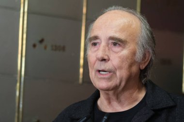 Şarkıcı söz yazarı Joan Manuel Serrat, 10 Nisan 2025 tarihinde İspanya 'nın Madrid şehrinde Cervantes Enstitüsü' nde düzenlenen bir anma töreninde. 