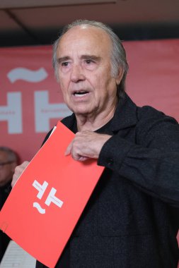 Şarkıcı söz yazarı Joan Manuel Serrat, 10 Nisan 2025 tarihinde İspanya 'nın Madrid şehrinde Cervantes Enstitüsü' nde düzenlenen bir anma töreninde. 