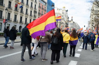 13 Nisan 2025 'te İspanya' nın Madrid kentinde yapılan yürüyüş, Kral VI. Felipe 'nin sonu ve cumhuriyetin kuruluşu sırasında halk protesto gösterileri düzenledi.