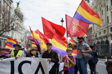 13 Nisan 2025 'te İspanya' nın Madrid kentinde yapılan yürüyüş, Kral VI. Felipe 'nin sonu ve cumhuriyetin kuruluşu sırasında halk protesto gösterileri düzenledi.