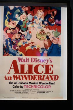 Alice 'in Dünyaları sergisinin ön gösterimi. Madrid 'deki Caixa Forum' da 16 Nisan 2025, İspanya