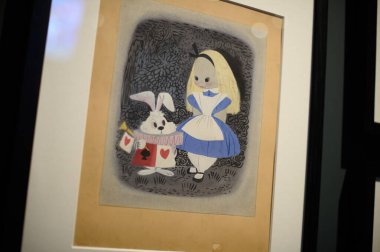 Alice 'in Dünyaları sergisinin ön gösterimi. Madrid 'deki Caixa Forum' da 16 Nisan 2025, İspanya