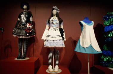 Alice 'in Dünyaları sergisinin ön gösterimi. Madrid 'deki Caixa Forum' da 16 Nisan 2025, İspanya