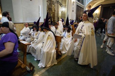 16 Nisan 2025 'te Madrid, İspanya' da, Carmen Kilisesi 'ndeki Los Gitanos alayından önce.