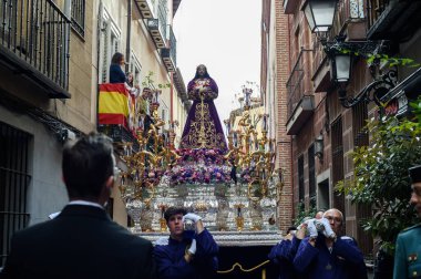 17 Nisan 2025 'te Madrid sokaklarında Nazareth' li babamız İsa 'nın geçit töreni sırasında Madrid, İspanya' da.