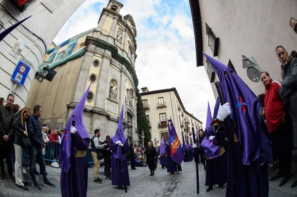 17 Nisan 2025 'te Madrid sokaklarında Nazareth' li babamız İsa 'nın geçit töreni sırasında Madrid, İspanya' da.