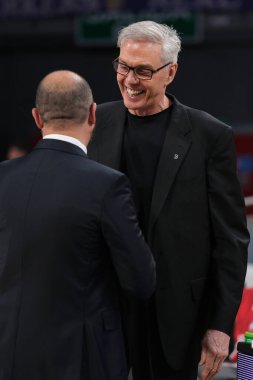 EuroLeague 'de Bayern Münih teknik direktörü Gordon Herbert, Real Madrid ile Bayern Münih arasında oynanan basketbol maçında 18 Nisan 2025 tarihinde Madrid' de Movistar Arena 'da oynamaktadır.