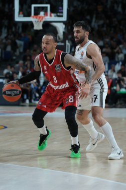EuroLeague sırasında Bayern Münih 'ten Shabazz Napier 18 Nisan 2025 tarihinde Madrid' de Real Madrid ile Bayern Münih arasında oynanan basketbol maçında