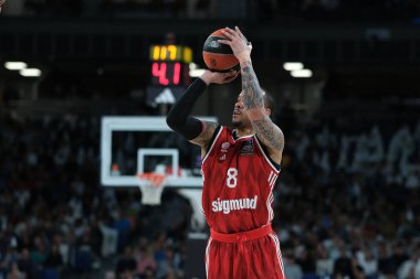 EuroLeague sırasında Bayern Münih 'ten Shabazz Napier 18 Nisan 2025 tarihinde Madrid' de Real Madrid ile Bayern Münih arasında oynanan basketbol maçında