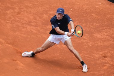  Avustralyalı Alex de Minaur, Mutua Madrid Açık 'a karşı 26 Nisan 2025 tarihinde Madrid, İspanya' da La Caja Magica 'da mücadele etti.