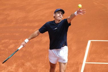  Avustralyalı Alex de Minaur, Mutua Madrid Açık 'a karşı 26 Nisan 2025 tarihinde Madrid, İspanya' da La Caja Magica 'da mücadele etti.