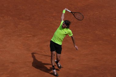 Yunan Stefanos Tsitsipas, Mutua Madrid Açık 'ı 29 Nisan 2025 tarihinde İspanya' nın Madrid kentinde La Caja Magica 'da gerçekleştirdi.
