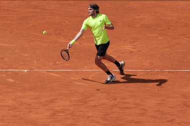 Yunan Stefanos Tsitsipas, Mutua Madrid Açık 'ı 29 Nisan 2025 tarihinde İspanya' nın Madrid kentinde La Caja Magica 'da gerçekleştirdi.