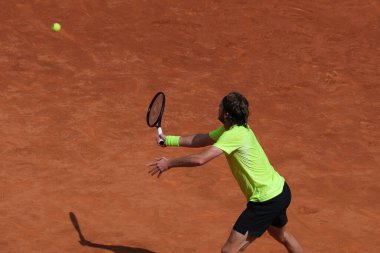 Yunan Stefanos Tsitsipas, Mutua Madrid Açık 'ı 29 Nisan 2025 tarihinde İspanya' nın Madrid kentinde La Caja Magica 'da gerçekleştirdi.