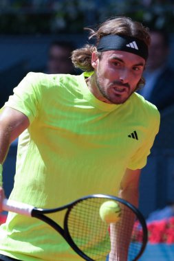 Yunan Stefanos Tsitsipas, Mutua Madrid Açık 'ı 29 Nisan 2025 tarihinde İspanya' nın Madrid kentinde La Caja Magica 'da gerçekleştirdi.