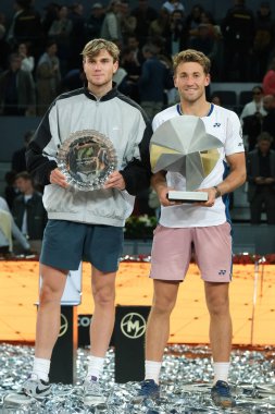 Norveç 'ten Casper Ruud Mutua Madrid Açık 2025 turnuvasında kazandığı zaferden sonra 4 Mayıs 2025 tarihinde İspanya' nın Madrid kentinde La Caja Magica 'da kutlandı.. 