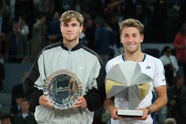 Norveç 'ten Casper Ruud Mutua Madrid Açık 2025 turnuvasında kazandığı zaferden sonra 4 Mayıs 2025 tarihinde İspanya' nın Madrid kentinde La Caja Magica 'da kutlandı.. 