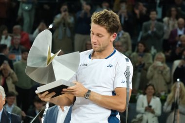 Norveç 'ten Casper Ruud Mutua Madrid Açık 2025 turnuvasında kazandığı zaferden sonra 4 Mayıs 2025 tarihinde İspanya' nın Madrid kentinde La Caja Magica 'da kutlandı.. 