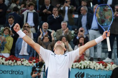 Norveç 'ten Casper Ruud Mutua Madrid Açık 2025 turnuvasında kazandığı zaferden sonra 4 Mayıs 2025 tarihinde İspanya' nın Madrid kentinde La Caja Magica 'da kutlandı.. 