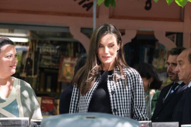 İspanya Kraliçesi Letizia, yüzüncü yılı dolayısıyla İspanya 'nın Madrid kentinde bulunan Cuesta de Moyano adlı daimi kitap fuarını ziyaret etti..