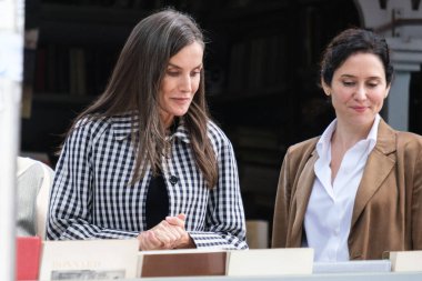 İspanya Kraliçesi Letizia, yüzüncü yılı dolayısıyla İspanya 'nın Madrid kentinde bulunan Cuesta de Moyano adlı daimi kitap fuarını ziyaret etti..